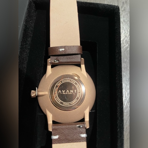 {Avant Wood} unisex watch brown leather strap with wood face - Picture 3 of 7